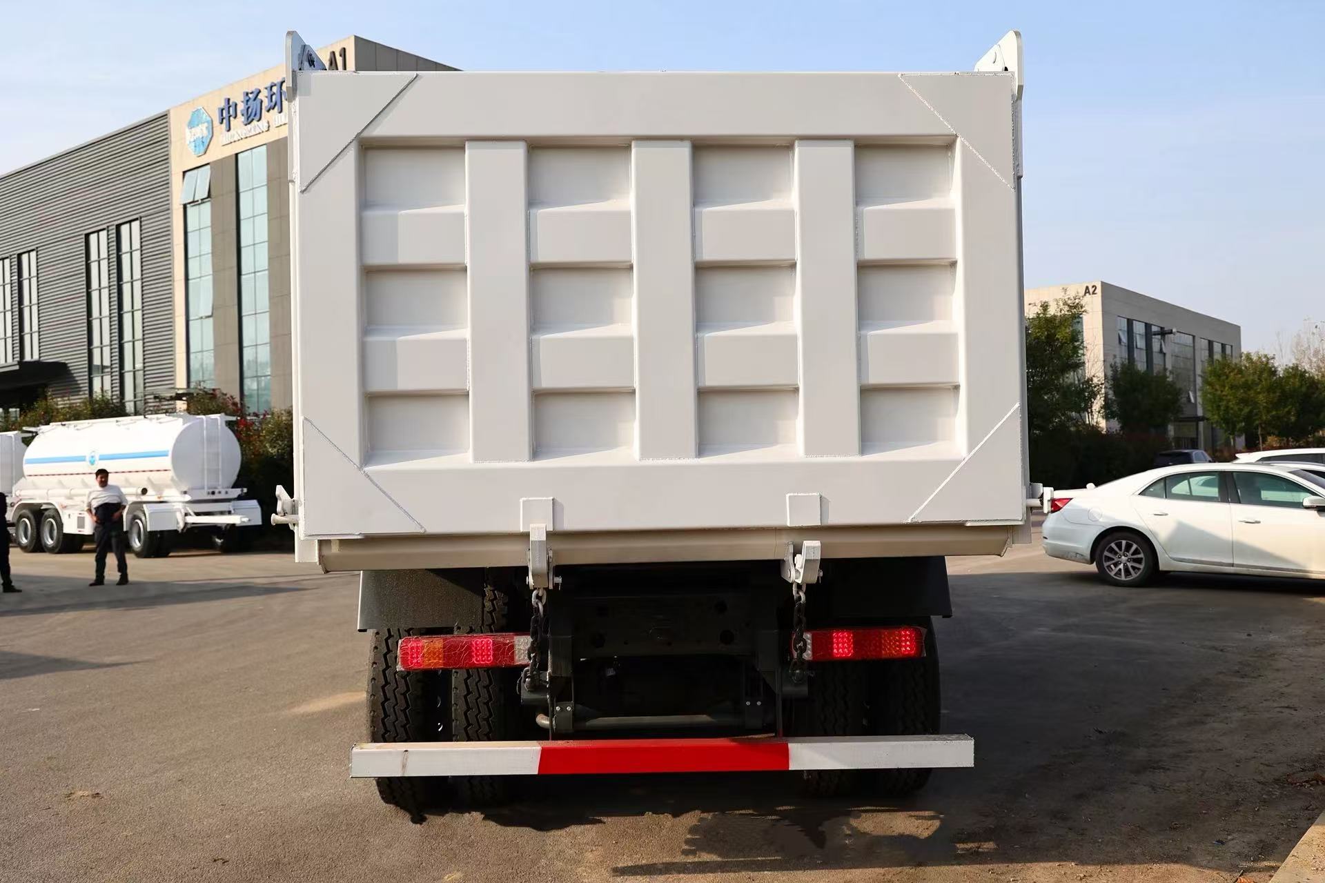 Refurbished SINOTRUK HOWO 8×4 Tipper Truck, 430HP