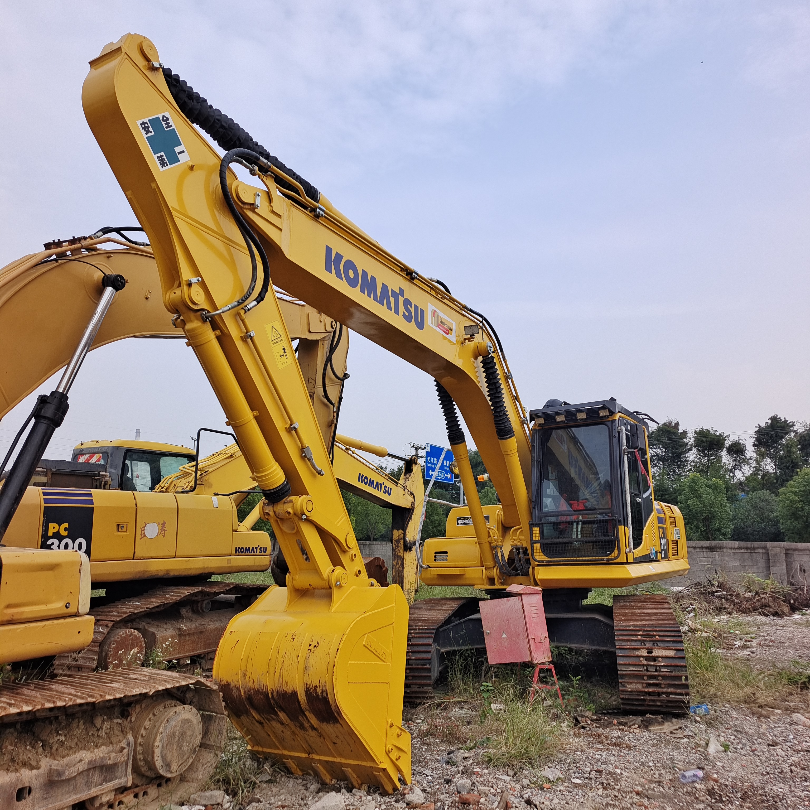 Global Delivery Crawler Hydraulic Used Excavator Machine KOMATSU PC210-8 Used Digger Second Hand Excavator PC210-7 220-8 Available Cheap Price