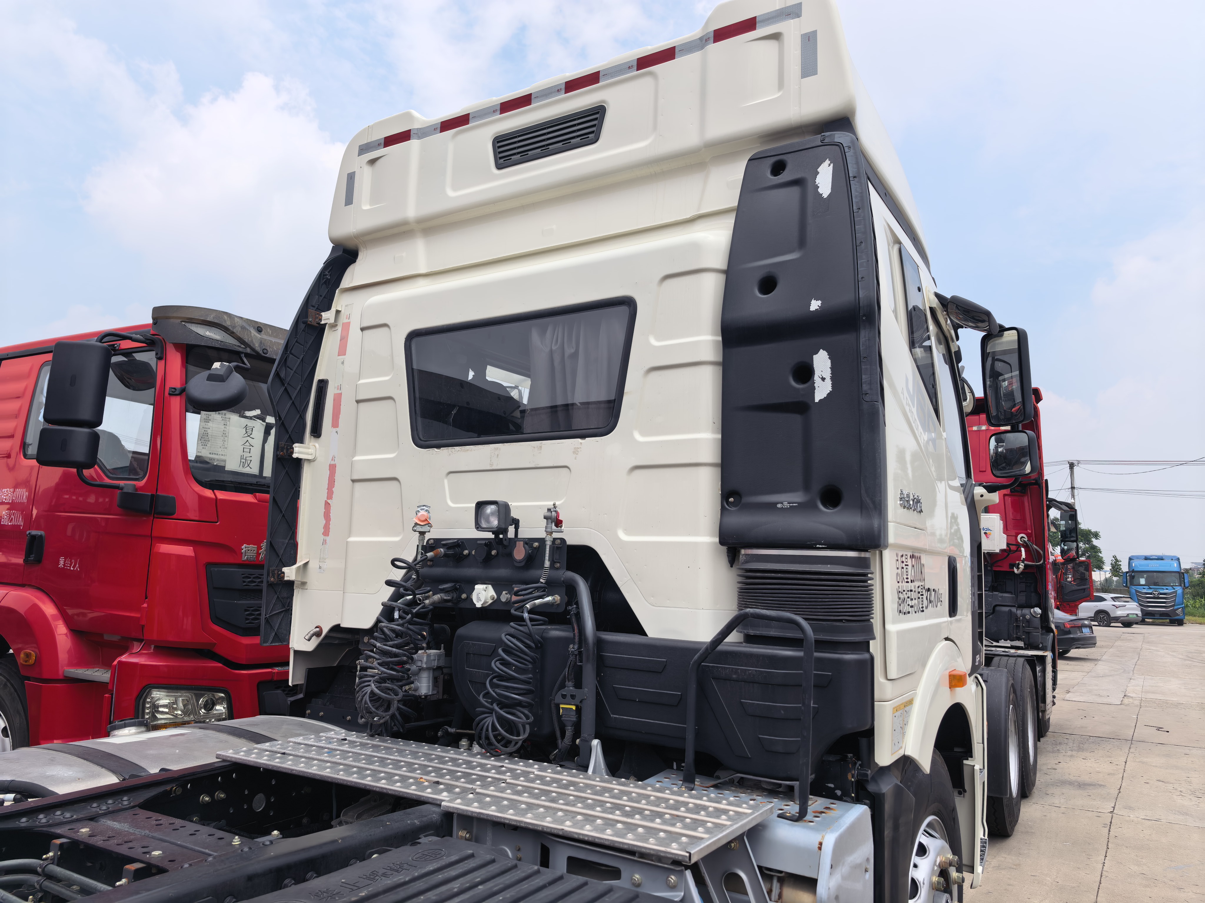 Full Specifications of FAW Jiefang J6P 6×4 Export Stock Tractor (Brand New Stock Vehicle Manufactured at End of 2021)