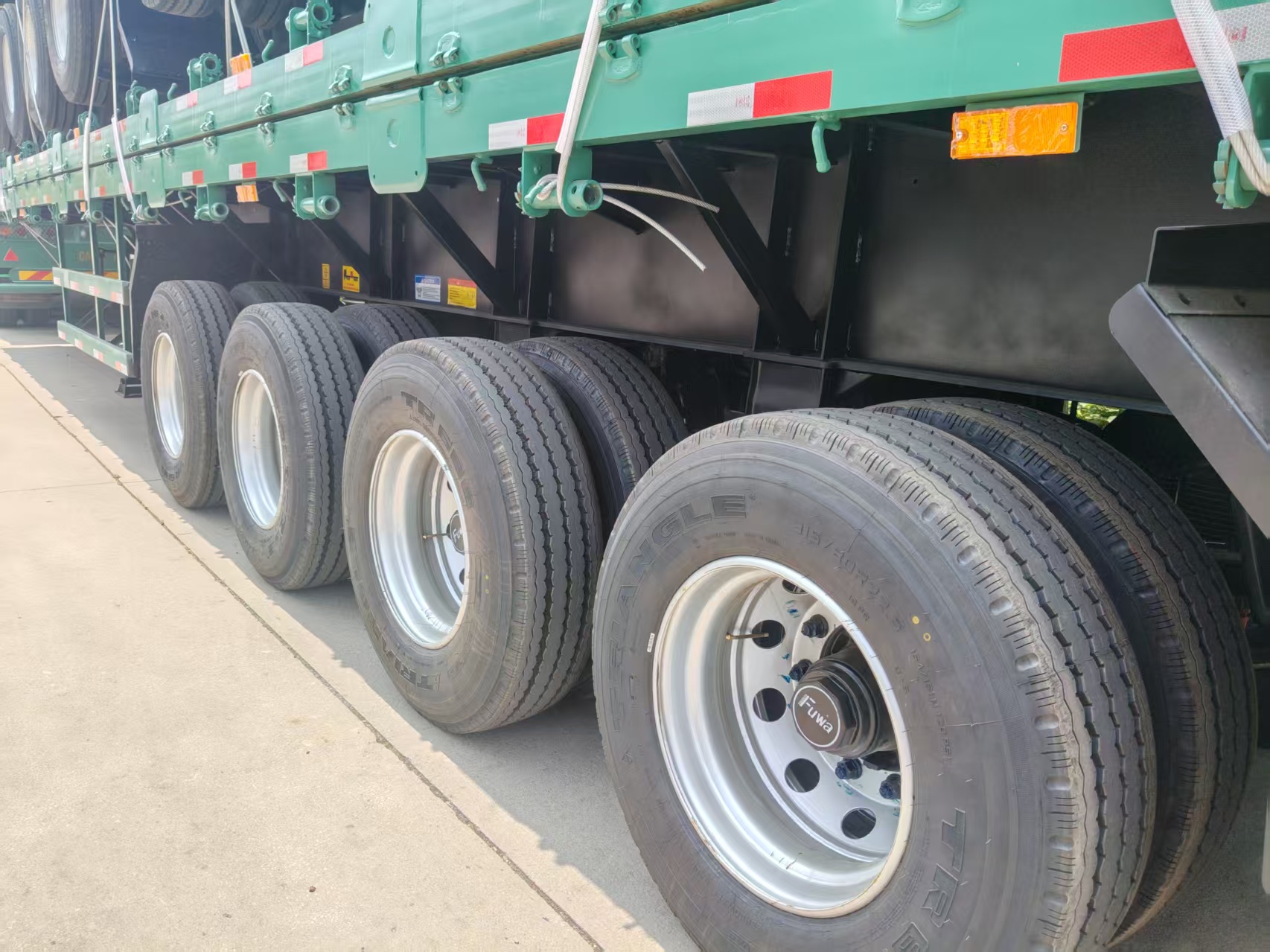 Heavy Duty Low Platform Semi Trailer for Excavator Delivery