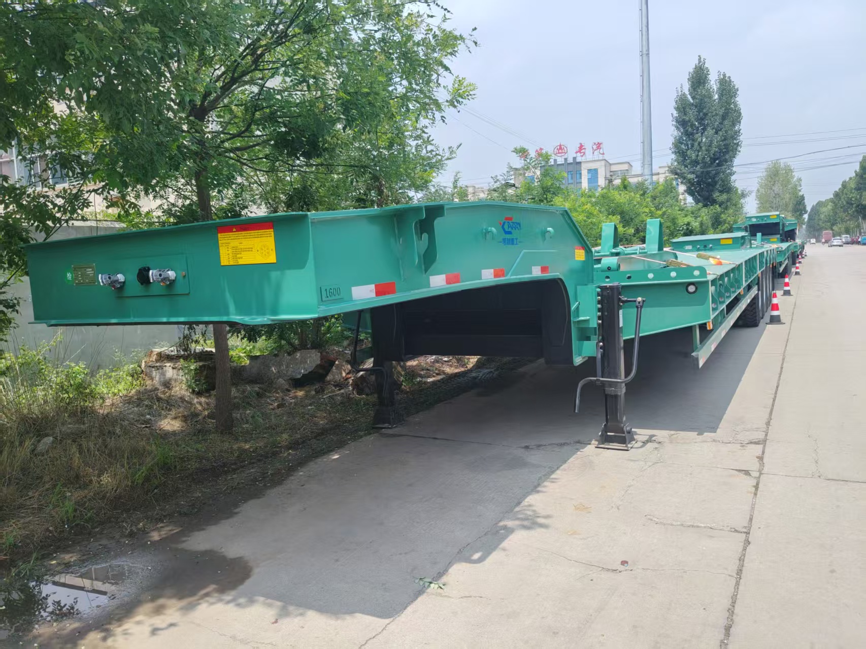 Heavy Duty Low Platform Semi Trailer for Excavator Delivery