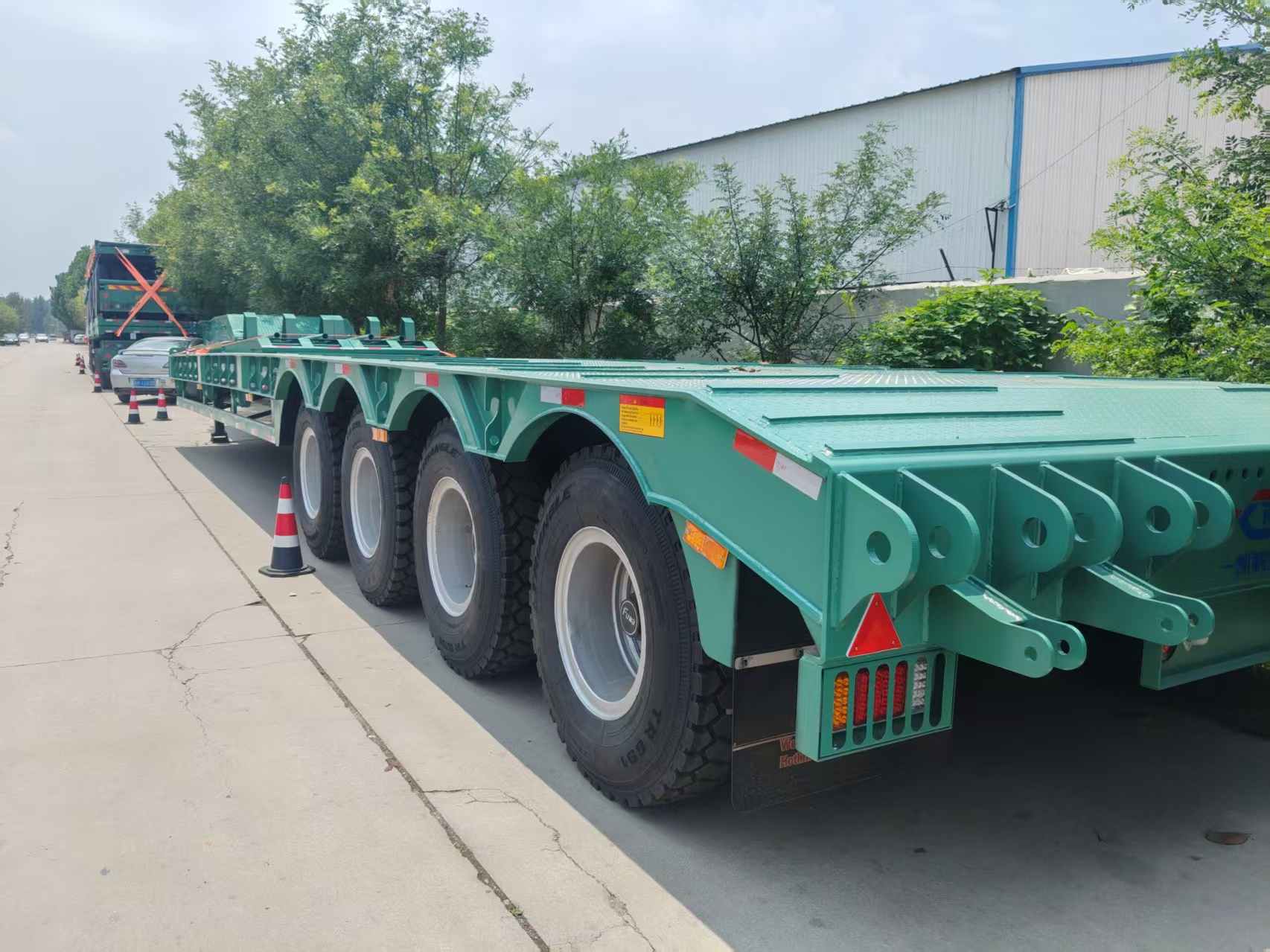 Heavy Duty Low Platform Semi Trailer for Excavator Delivery