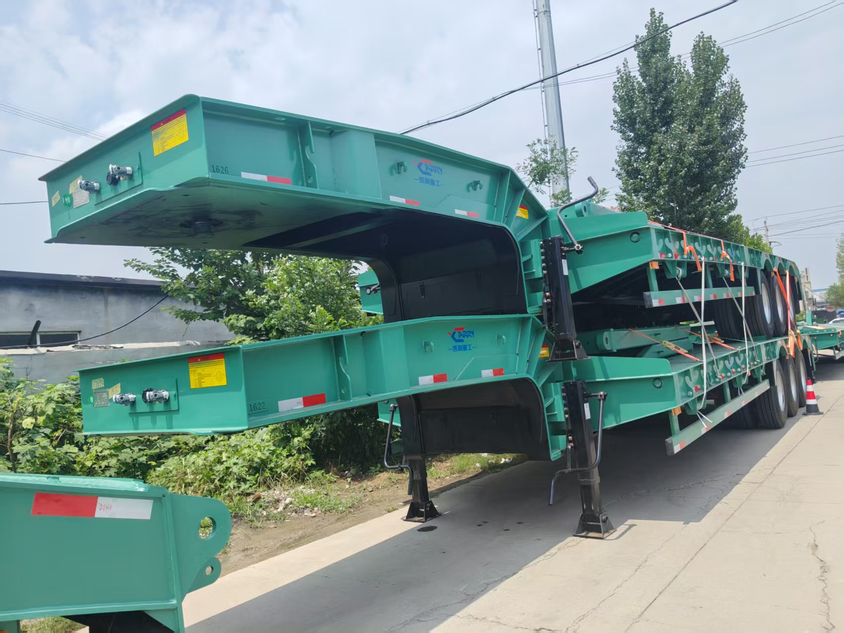 Heavy Duty Low Platform Semi Trailer for Excavator Delivery