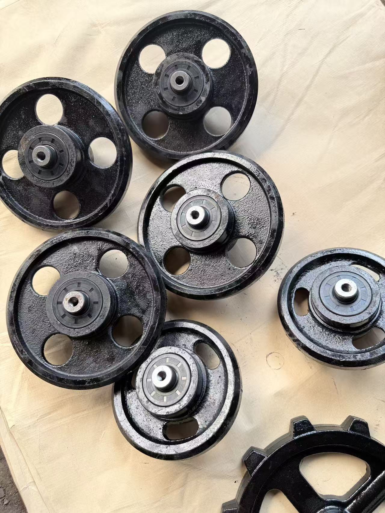 Track Support Roller For Remote Control Tracked Mower, Ductile Iron Idler Wheel OD 130mm & 160mm, Crawler Chassis Spare Parts