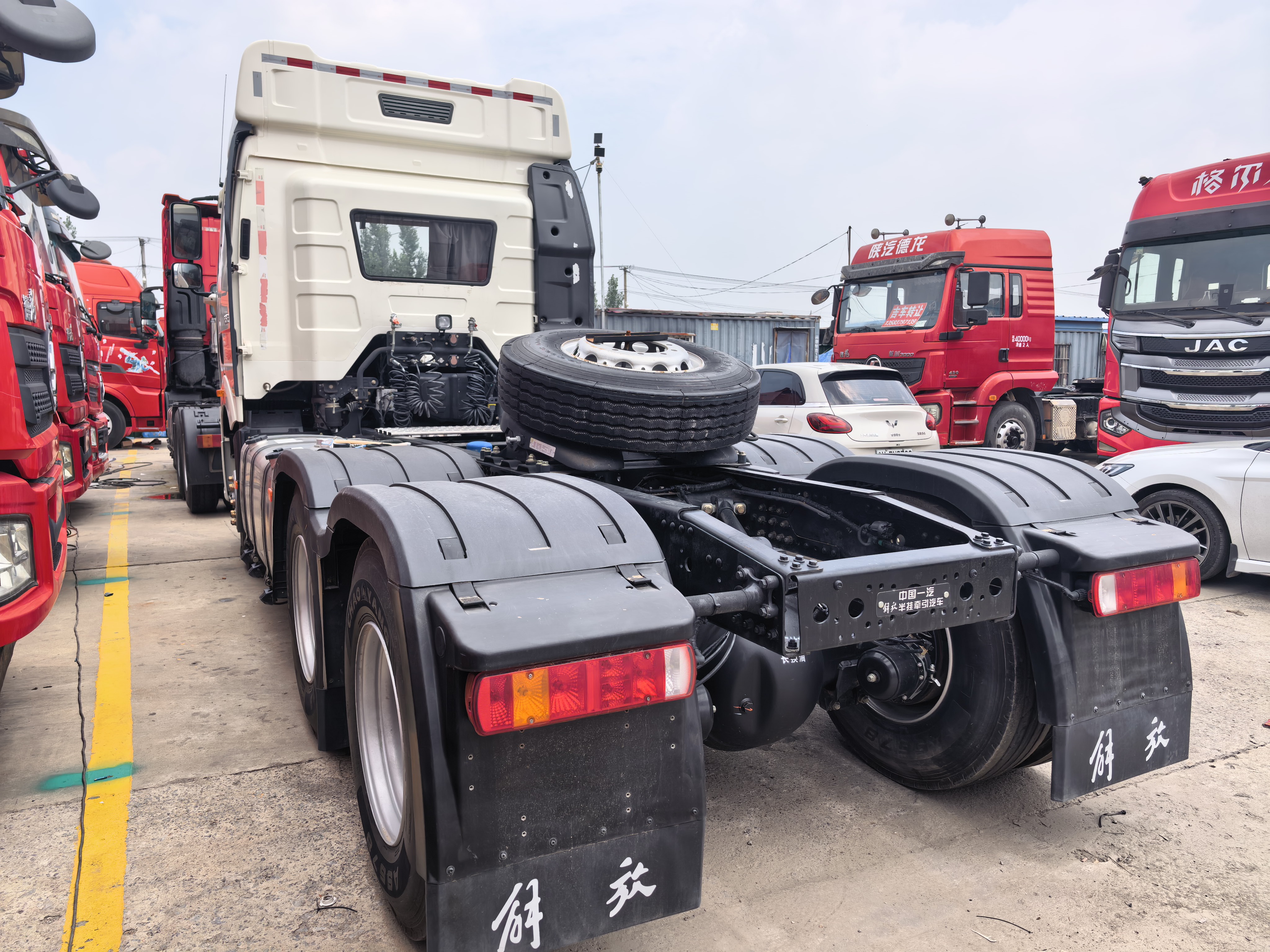 Full Specifications of FAW Jiefang J6P 6×4 Export Stock Tractor (Brand New Stock Vehicle Manufactured at End of 2021)