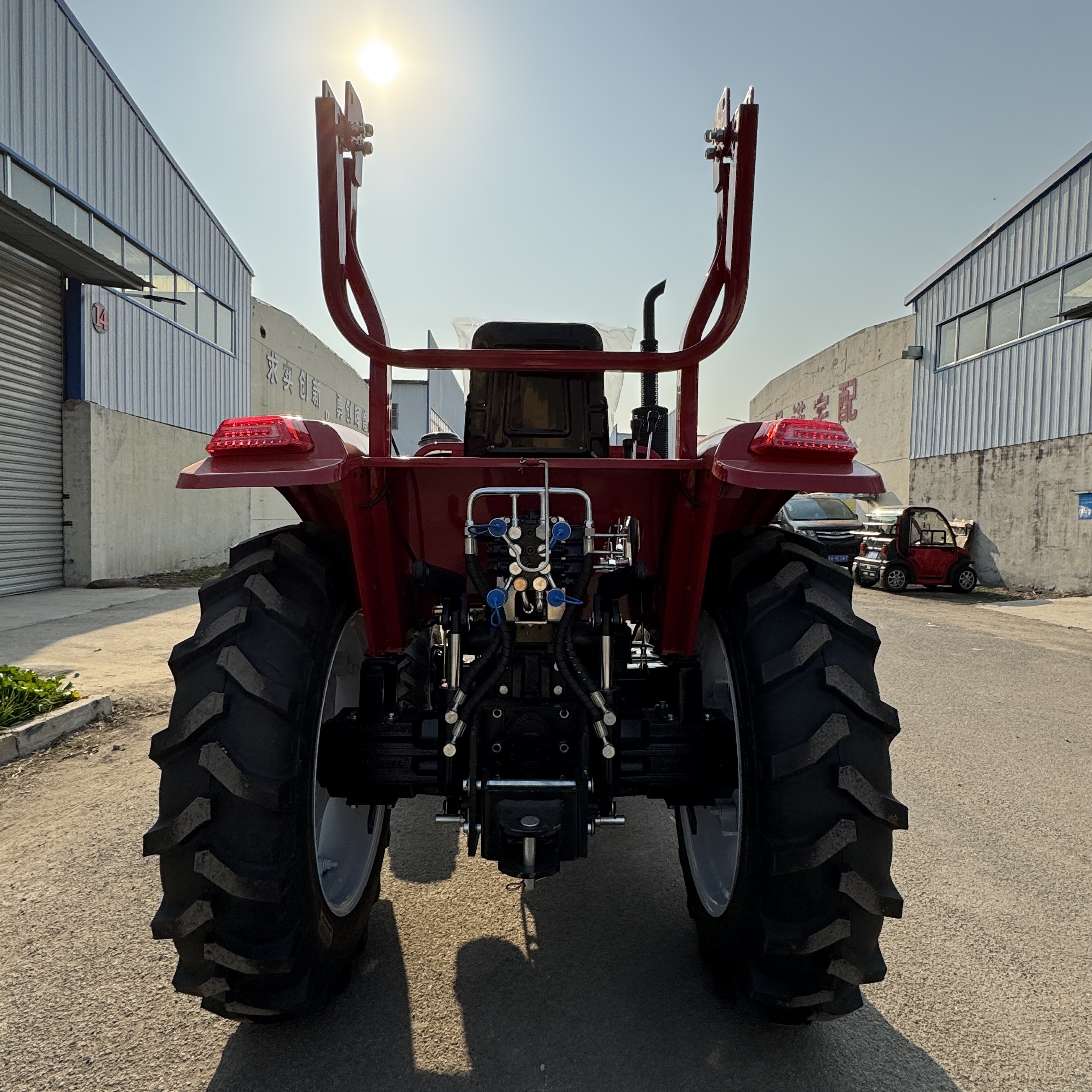 Medium 4WD Wheel Tractor Factory Direct Supply