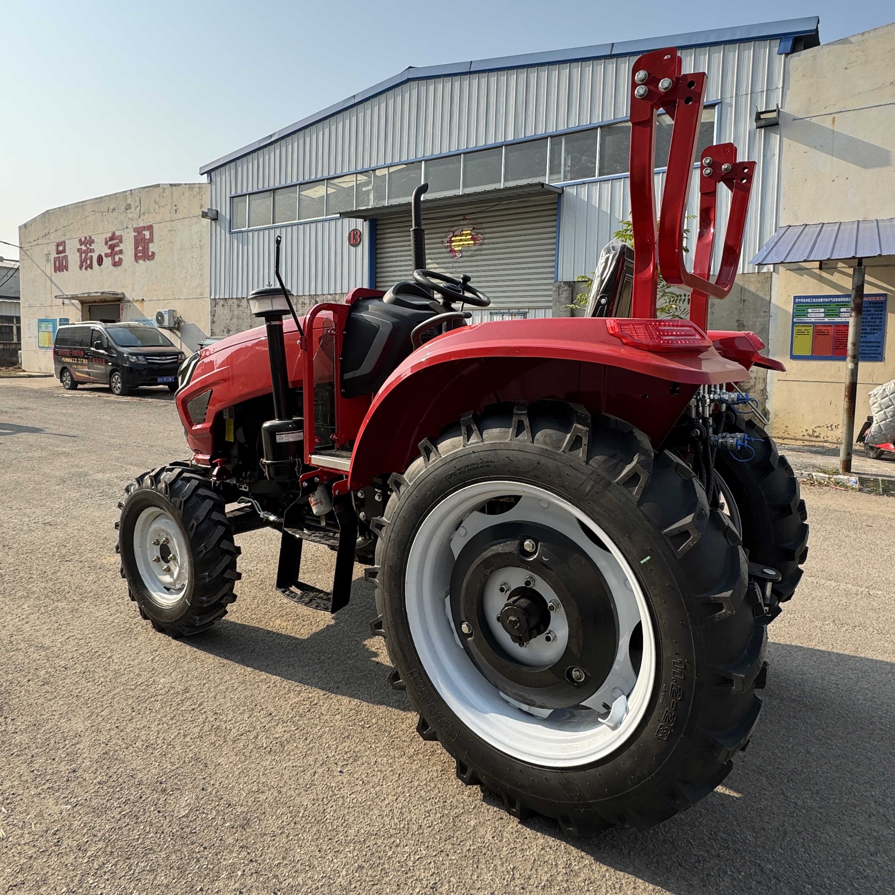 Medium 4WD Wheel Tractor Factory Direct Supply