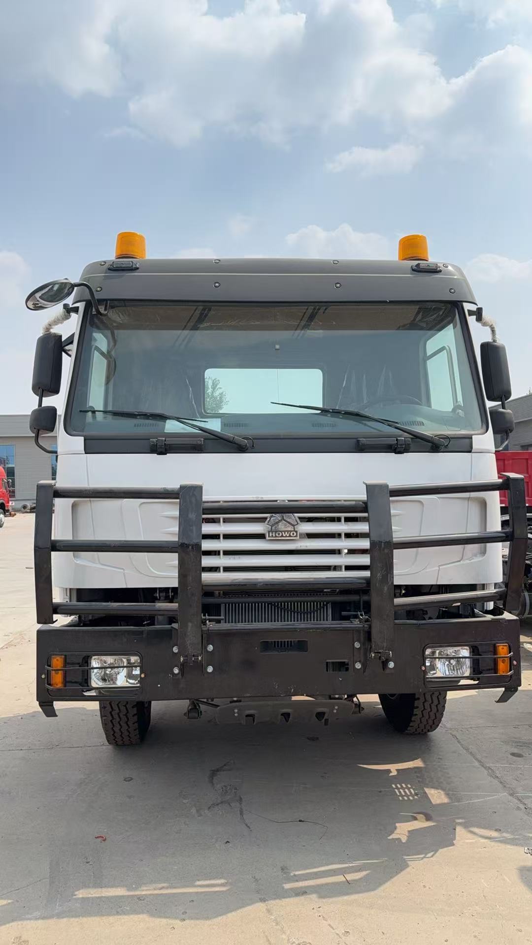 8.8 Ton Used Howo Tractor Truck Head 13000 USD 6x4 Heavy Duty Sinotruk Howo Tractor Unit For Container Transport
