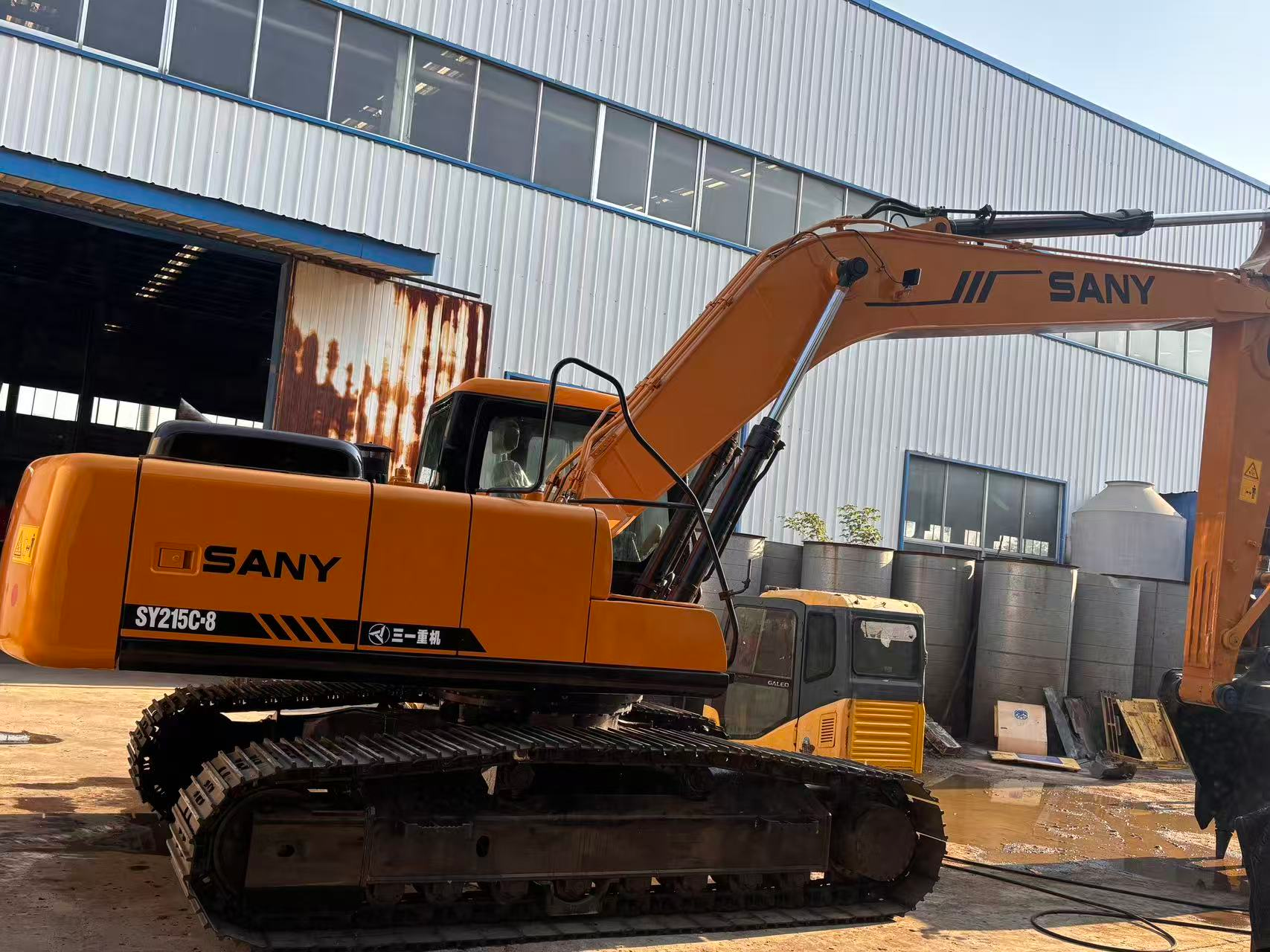 Excavadora Sany 215C8