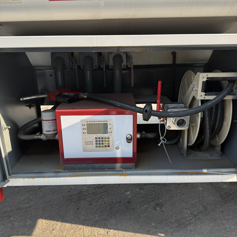 CAMIÓN CISTERNA REHABILITADO HOWO 6X4 PARA TRANSPORTE DE DIESEL Y GASOLINA