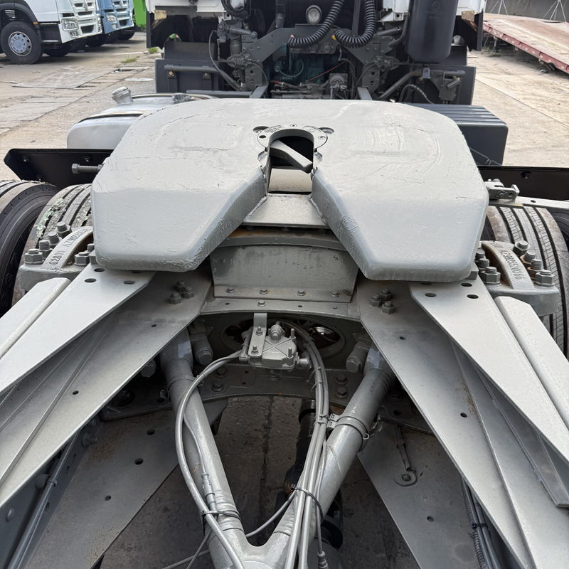Refurbished HOWO 6x4 Tractor Head For Long Distance Cargo & Engineering Transport