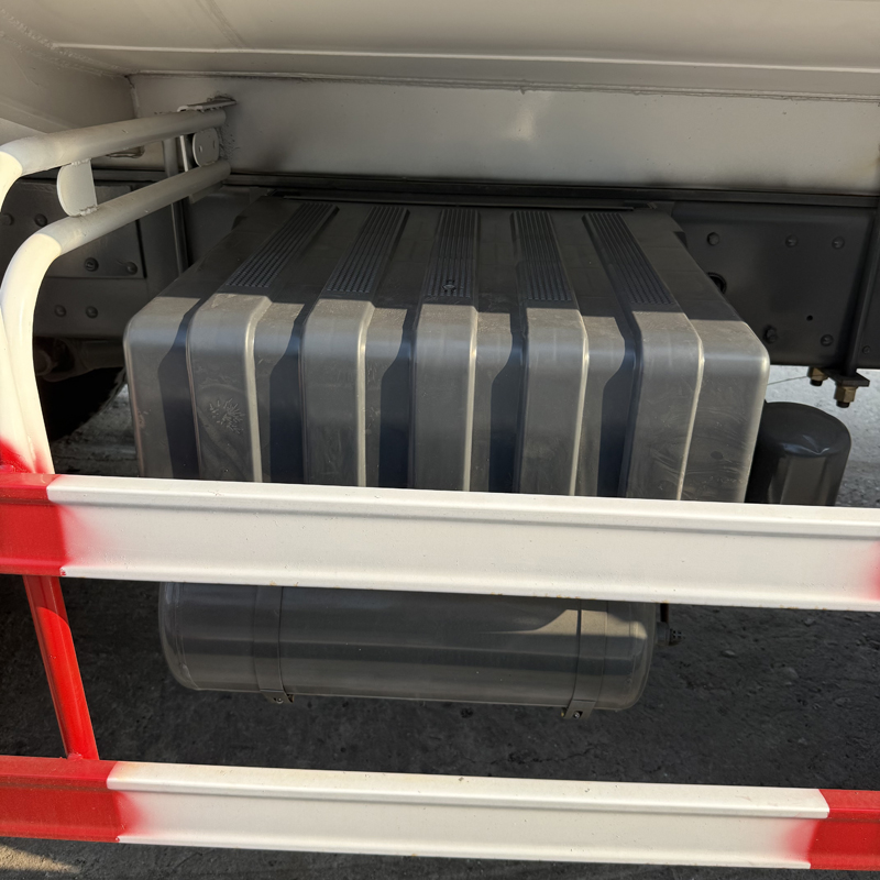 CAMIÓN CISTERNA REHABILITADO HOWO 6X4 PARA TRANSPORTE DE DIESEL Y GASOLINA