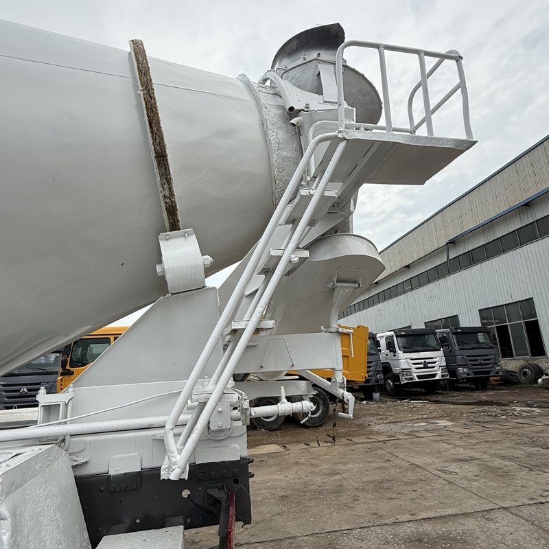 Camión Mezclador de Concreto HOWO 6x4 Refurbished para Transporte de Concreto en Construcción