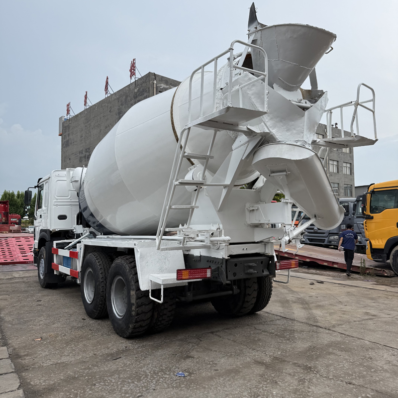 Camión Mezclador de Concreto HOWO 6x4 Refurbished para Transporte de Concreto en Construcción