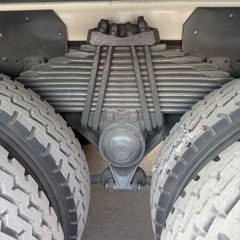 Camión cisterna de agua HOWO 6x4 reformado para control de polvo en construcción y minería