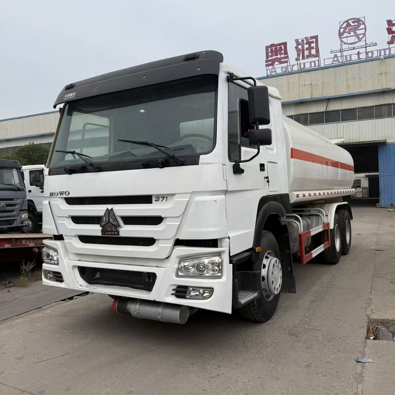 CAMIÓN CISTERNA REHABILITADO HOWO 6X4 PARA TRANSPORTE DE DIESEL Y GASOLINA