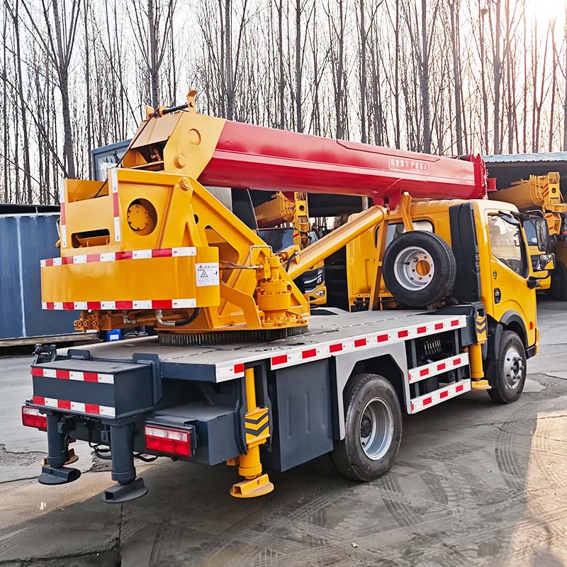 5 Ton Truck Crane Compact Hydraulic Telescopic Boom Mobile Crane for Narrow Space & Urban Construction