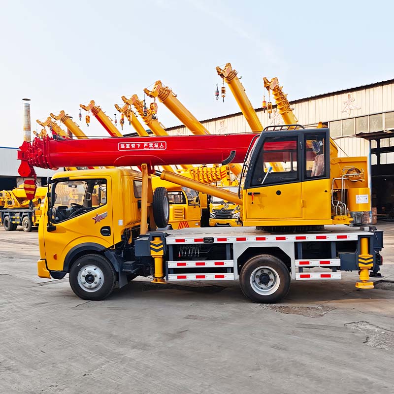 5 Ton Truck Crane Compact Hydraulic Telescopic Boom Mobile Crane for Narrow Space & Urban Construction