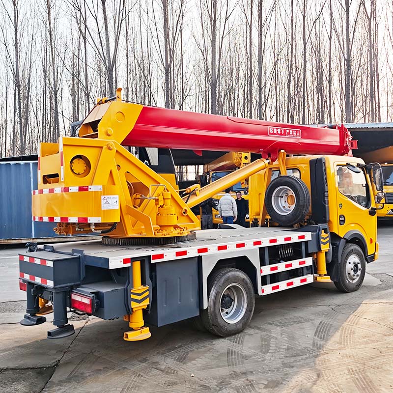5 Ton Truck Crane Compact Hydraulic Telescopic Boom Mobile Crane for Narrow Space & Urban Construction