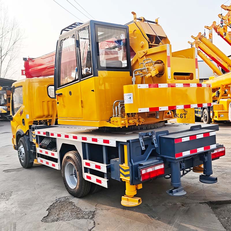 5 Ton Truck Crane Compact Hydraulic Telescopic Boom Mobile Crane for Narrow Space & Urban Construction