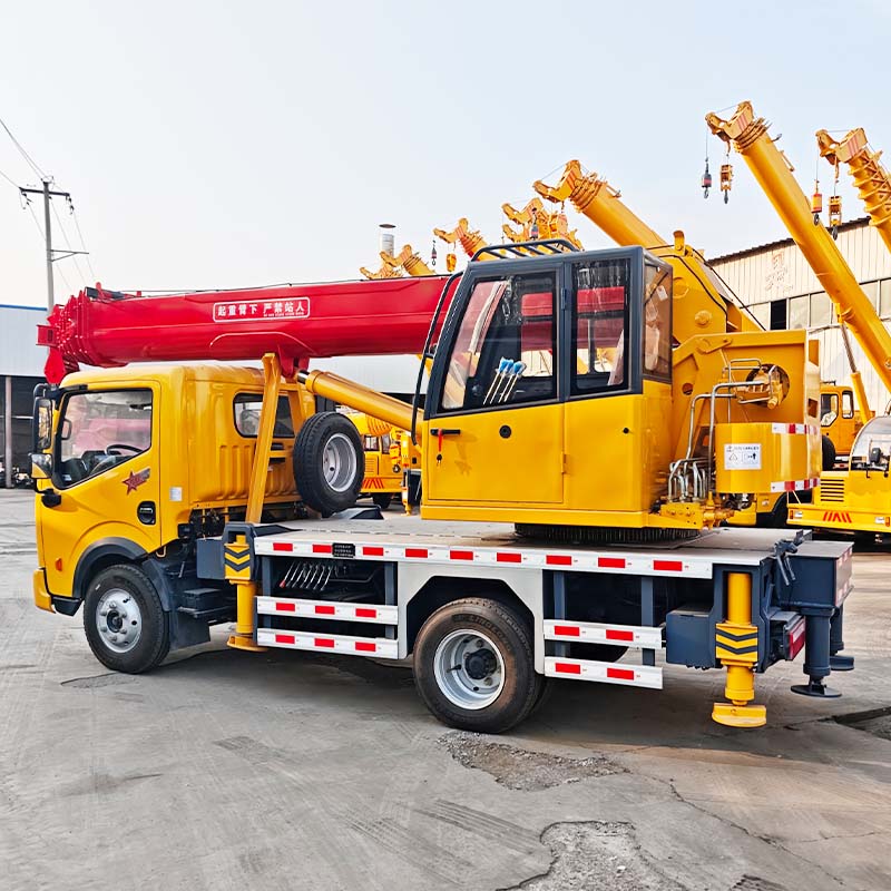 5 Ton Truck Crane Compact Hydraulic Telescopic Boom Mobile Crane for Narrow Space & Urban Construction