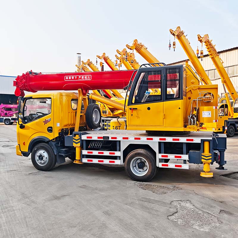 5 Ton Truck Crane Compact Hydraulic Telescopic Boom Mobile Crane for Narrow Space & Urban Construction