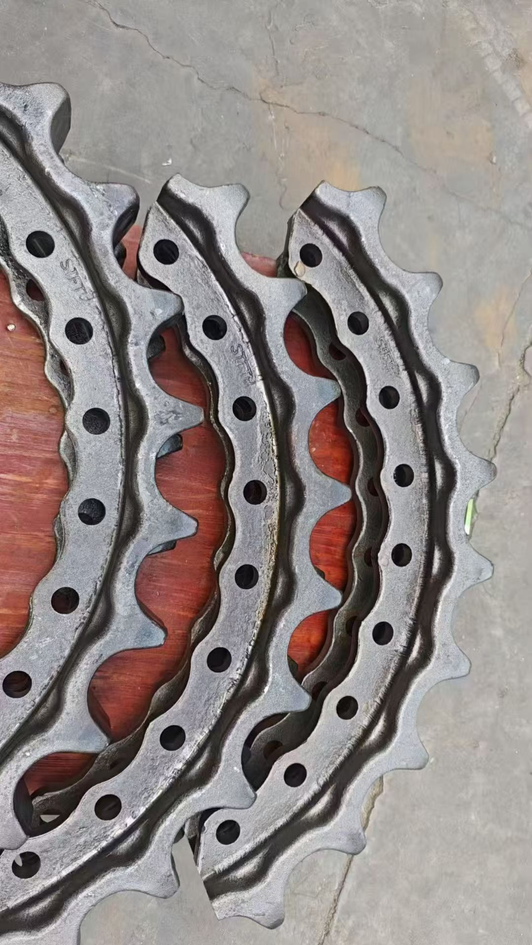 Bulldozer 9‑tooth drive segment