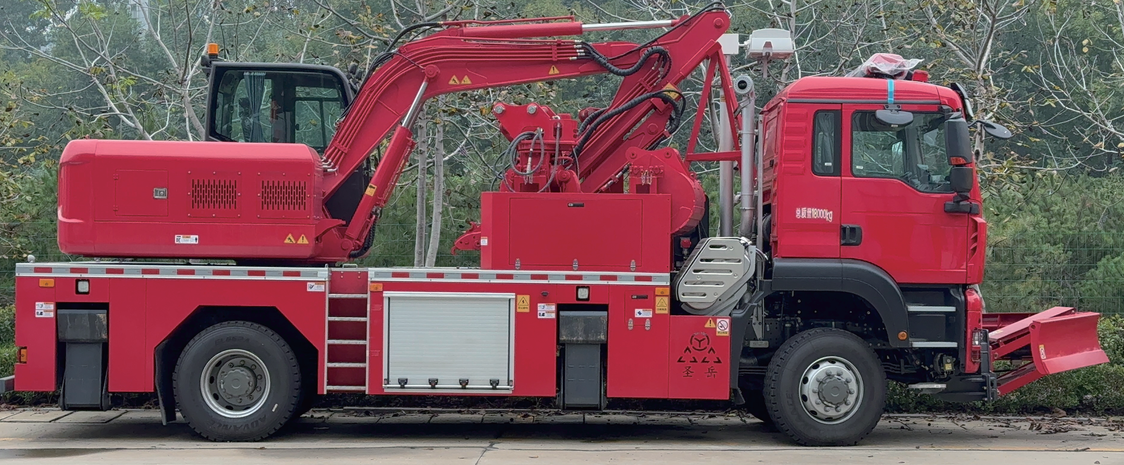 Multi-purpose lightweight emergency rescue vehicle