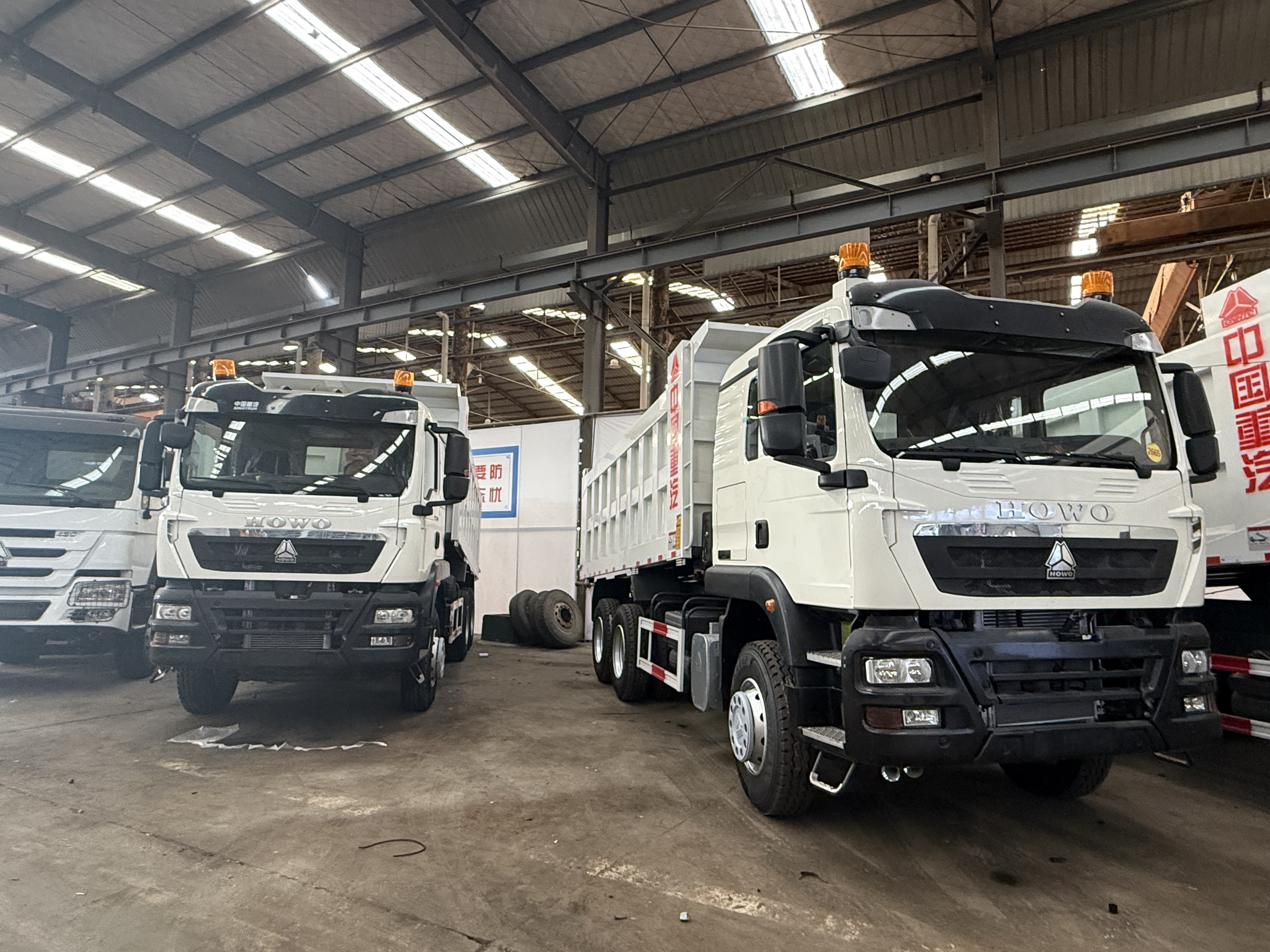 Sinotruk HOWO 6X4 Dump or Tipper Truck Automatic and Manual Transmission Diesel Fuel Euro 2 Standard Good Condition Used New for Paraguay