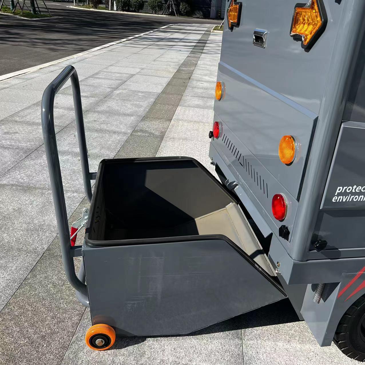 五刷电动商用市政道路清扫车，配备抑尘功能及高清倒车摄像头