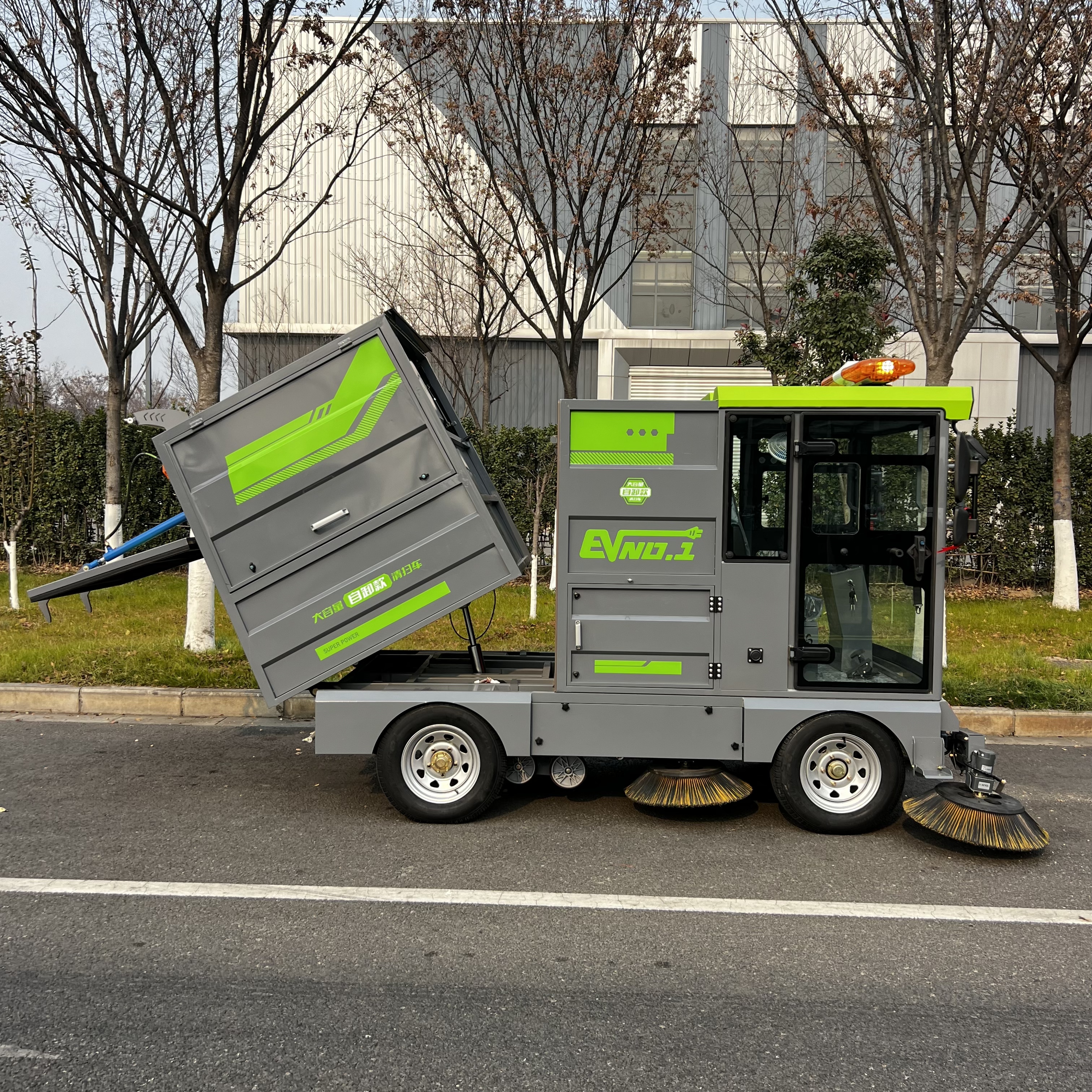 Four‑Wheel Self‑Dumping Pure Suction Enclosed Sweeper with Optional Snow‑Removal Attachments