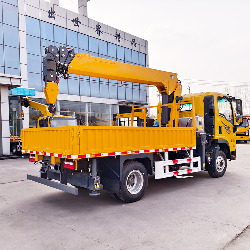5 Ton Hydraulic Truck Mounted Crane Telescopic Boom Lifter For Urban Engineering And Material Handling