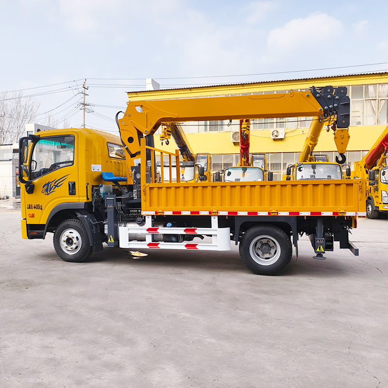5 Ton Hydraulic Truck Mounted Crane Telescopic Boom Lifter For Urban Engineering And Material Handling