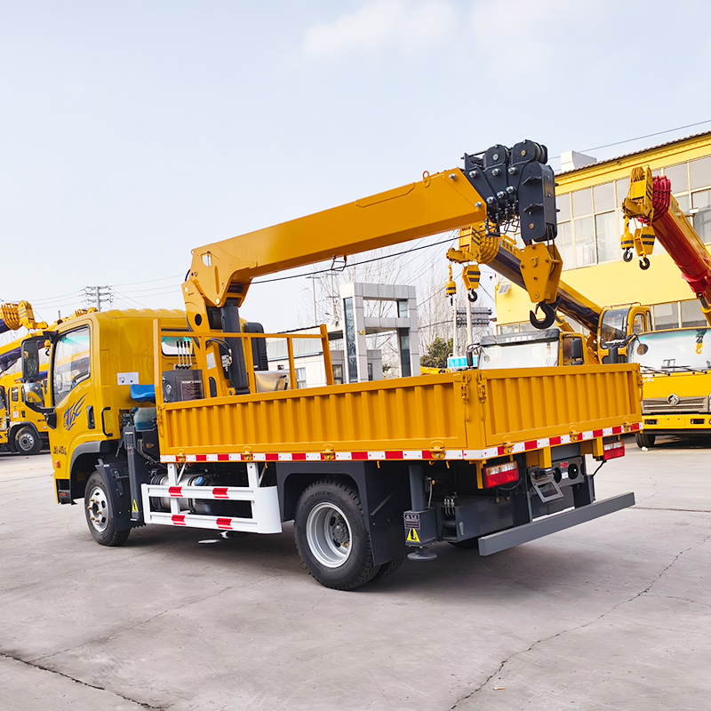 5 Ton Hydraulic Truck Mounted Crane Telescopic Boom Lifter For Urban Engineering And Material Handling