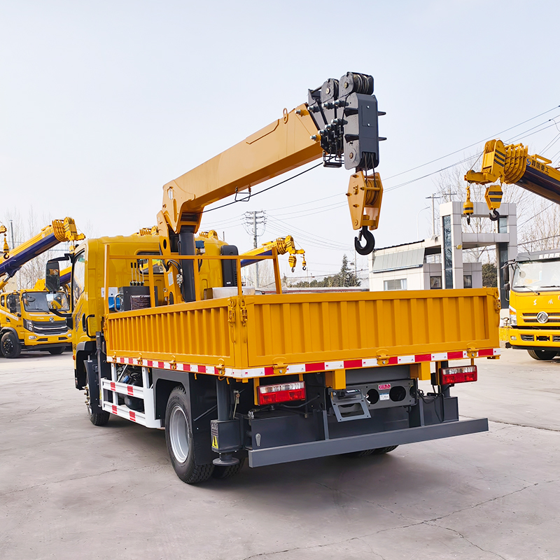 5 Ton Hydraulic Truck Mounted Crane Telescopic Boom Lifter For Urban Engineering And Material Handling
