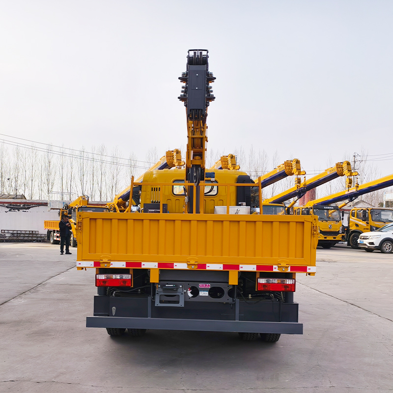 5 Ton Hydraulic Truck Mounted Crane Telescopic Boom Lifter For Urban Engineering And Material Handling