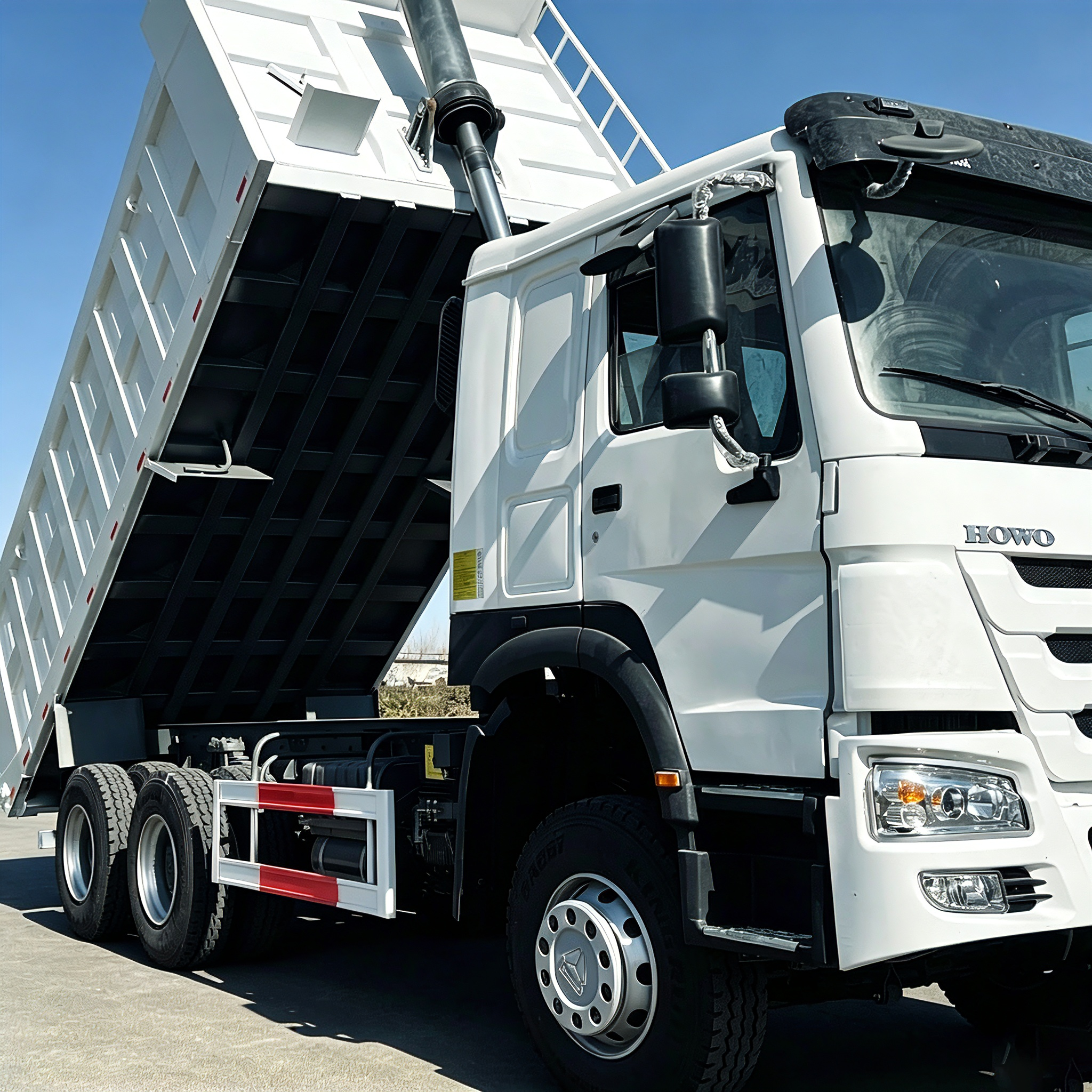 HOWO 6×4 dump truck, 371 HP, Euro II emission, Weichai mechanical pump. The engine meets export standards.
