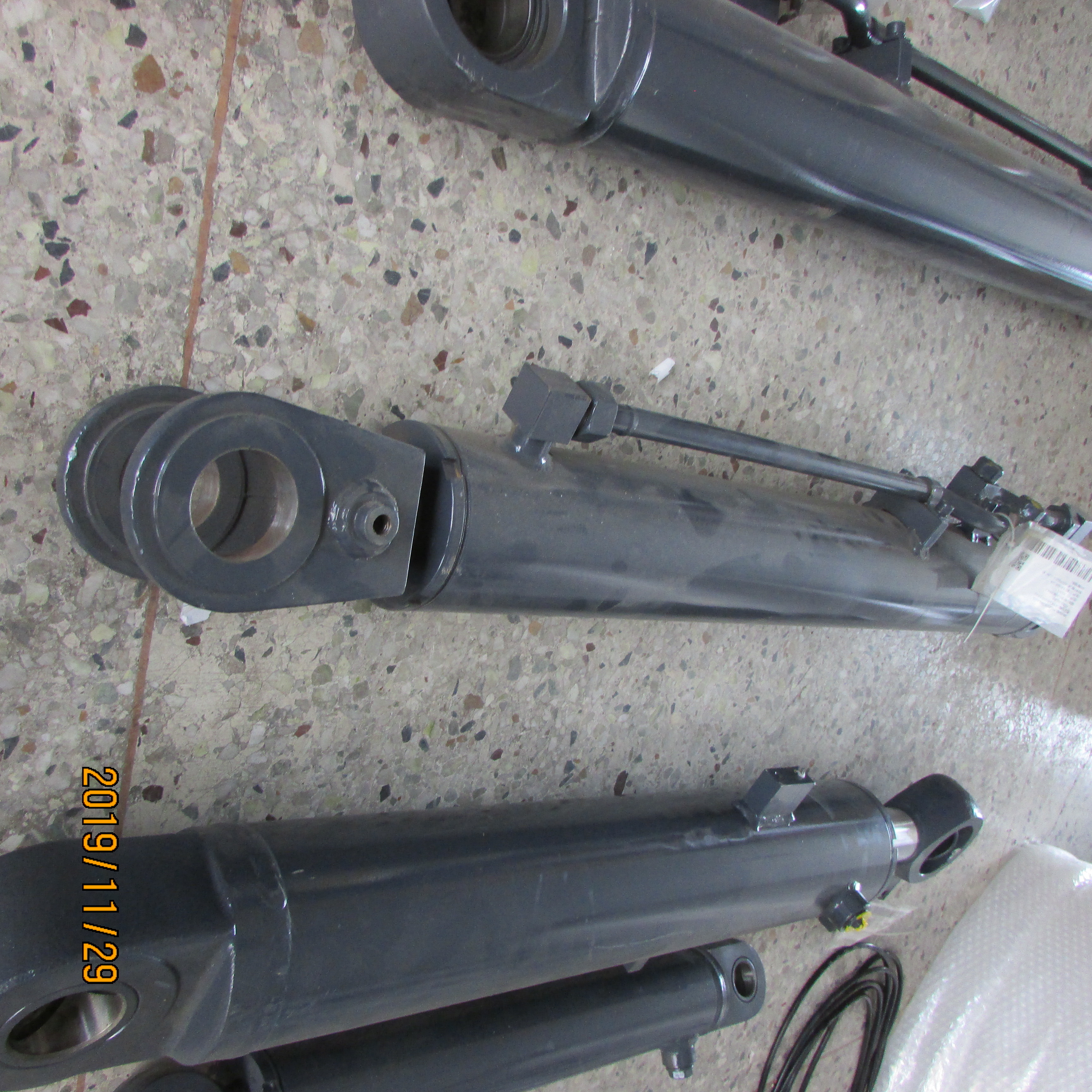 803083942 XGYG01-226 Right Boom Cylinder for XCMG LW160K Wheel Loader – Lift Hydraulic Cylinder (RH