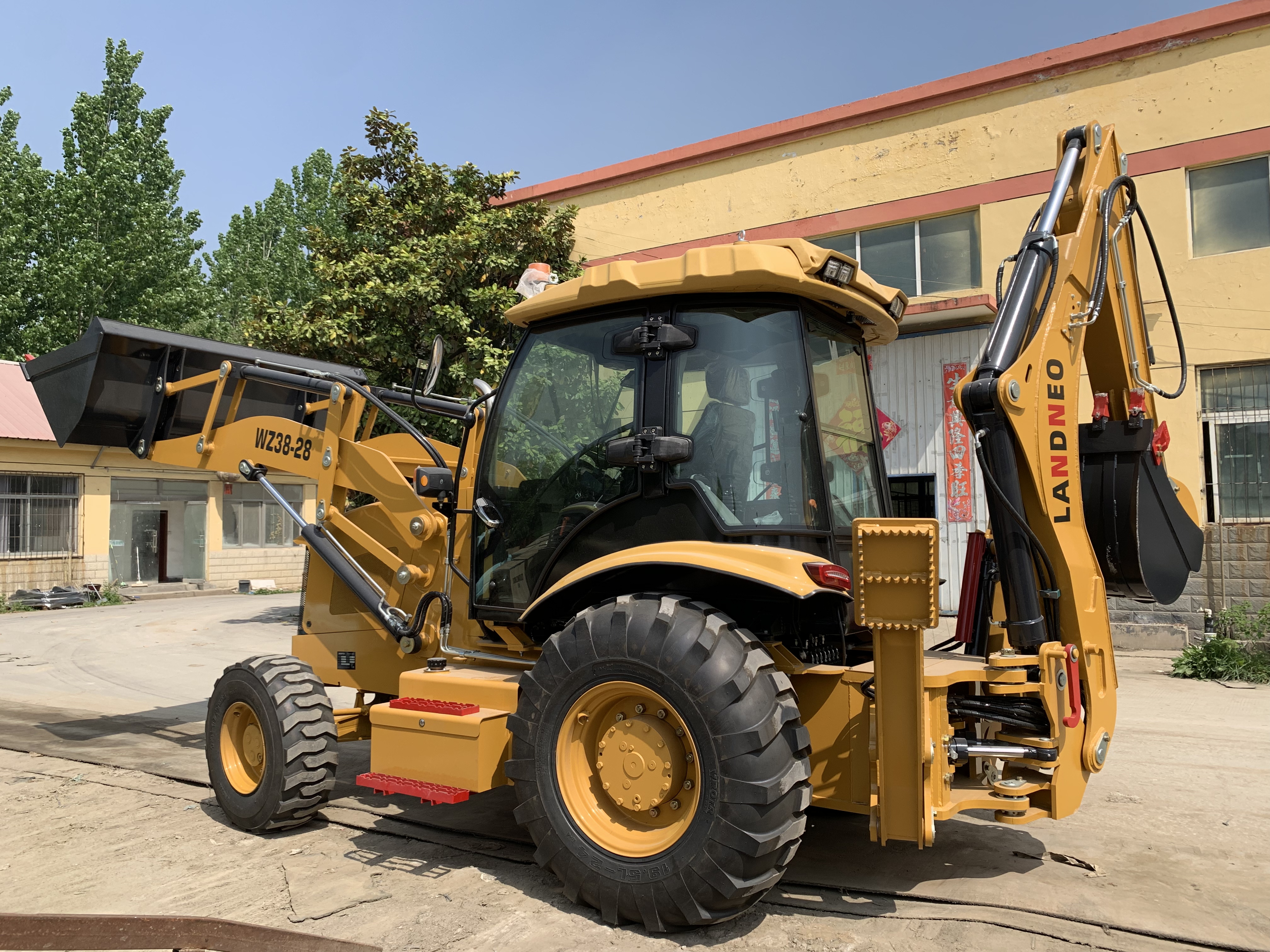 LANDNEO WZ38-28 Heavy-Duty Backhoe Loader | 8000KG Operating Weight | Self-Balancing Brakes | 22MPa Hydraulics | Service-Friendly SHENTUI Machine