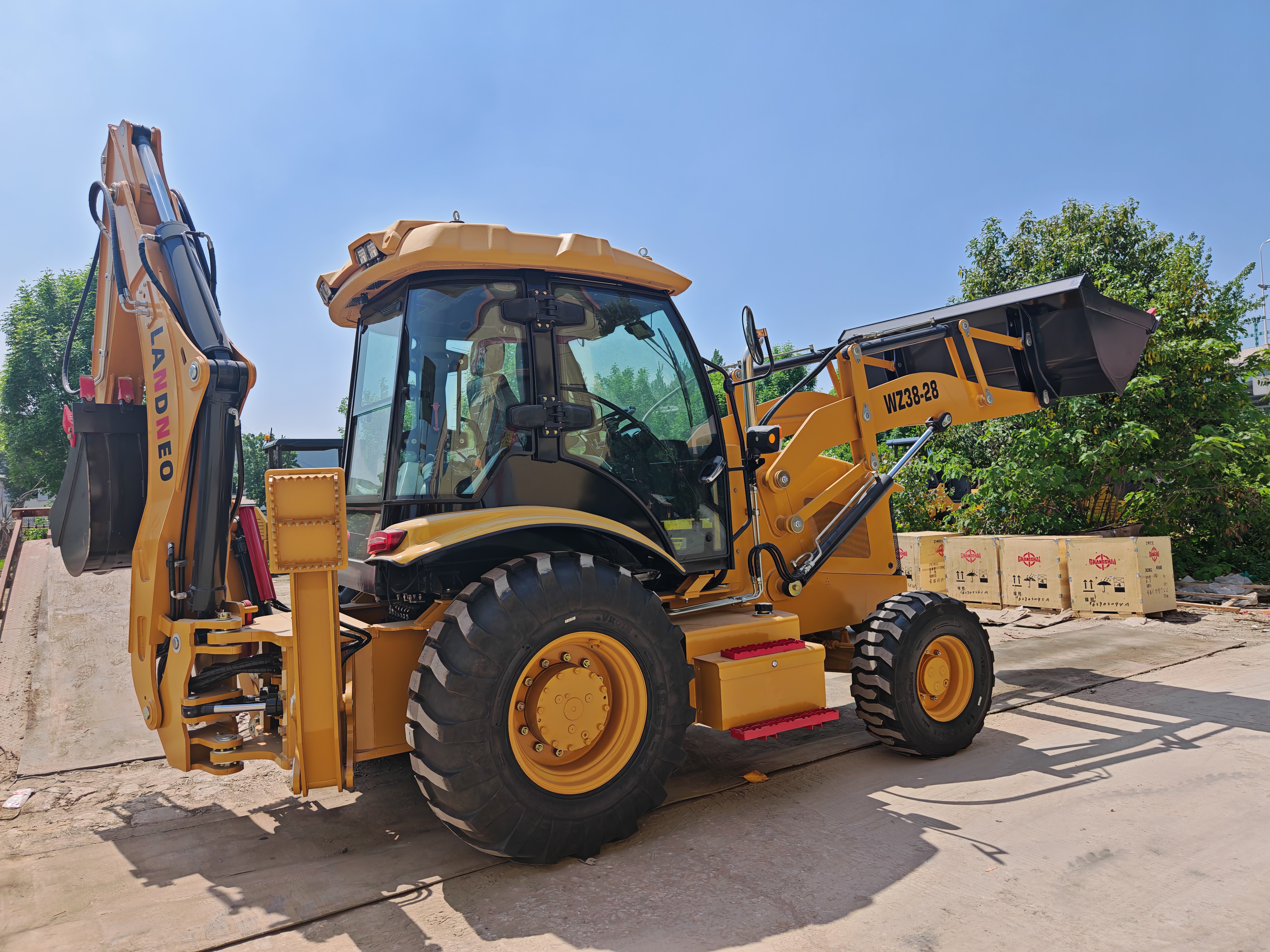 SHENTUI WZ38-28 4WD Backhoe Loader | YJ280 Torque Converter | Double-Reduction Axle | 39KN Pulling Force | 30km/h Travel Speed | LANDNEO
