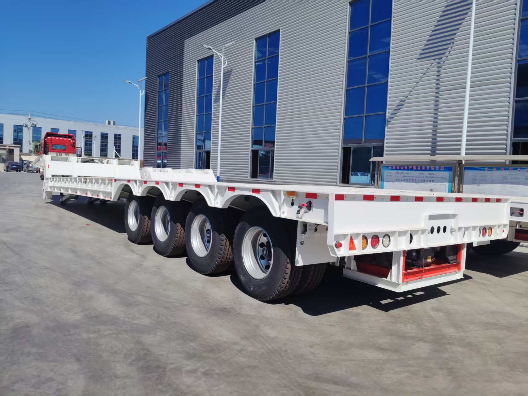 4‑Axle Low Bed Semi‑Trailer For Heavy Equipment Transport