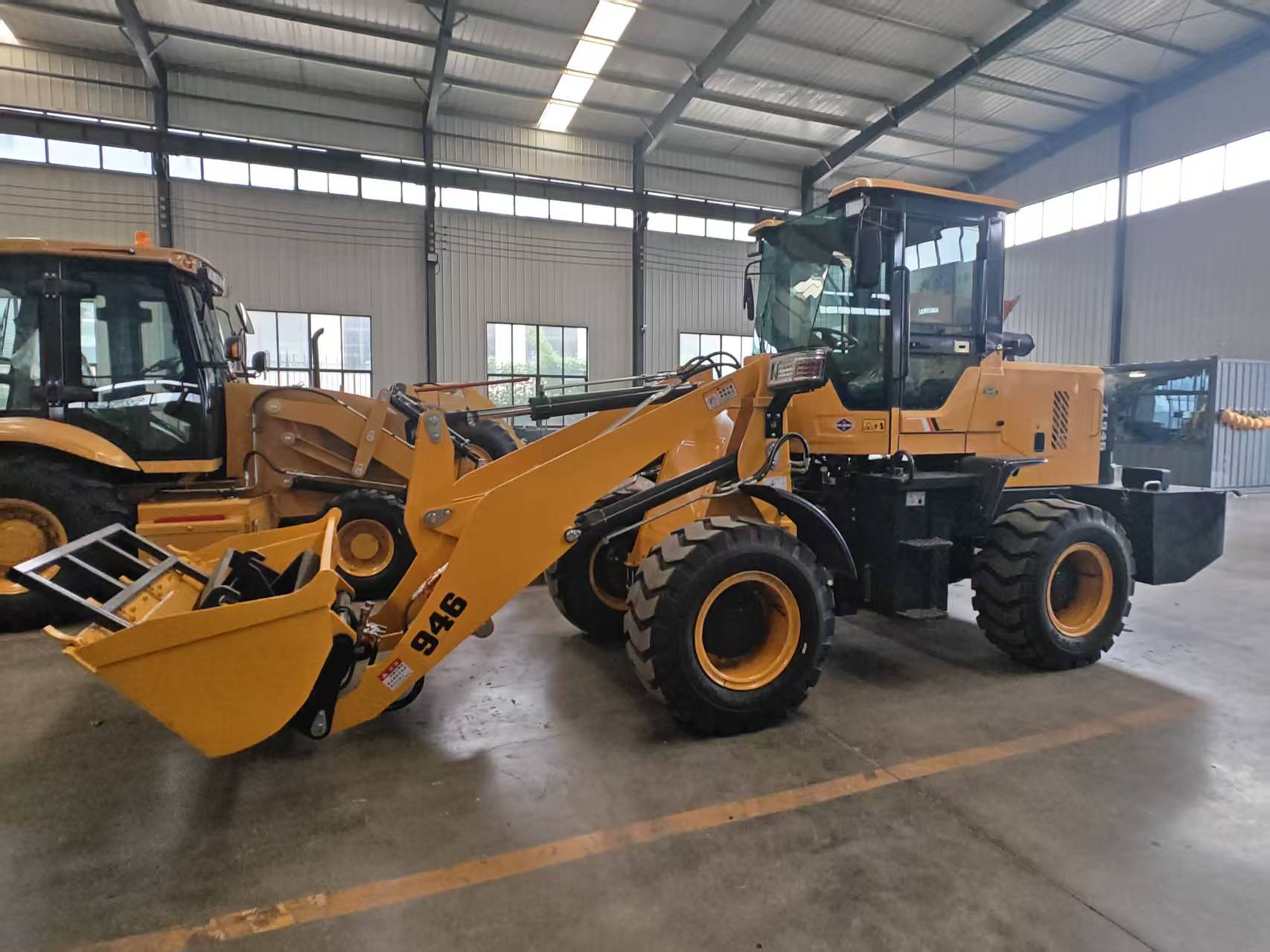 Cargadora de ruedas LANDNEO ZL946 de 2 toneladas | Sistema hidráulico de 16 MPa y altura de descarga de 3600mm | Cargadora frontal de gran elevación para manipulación de materiales