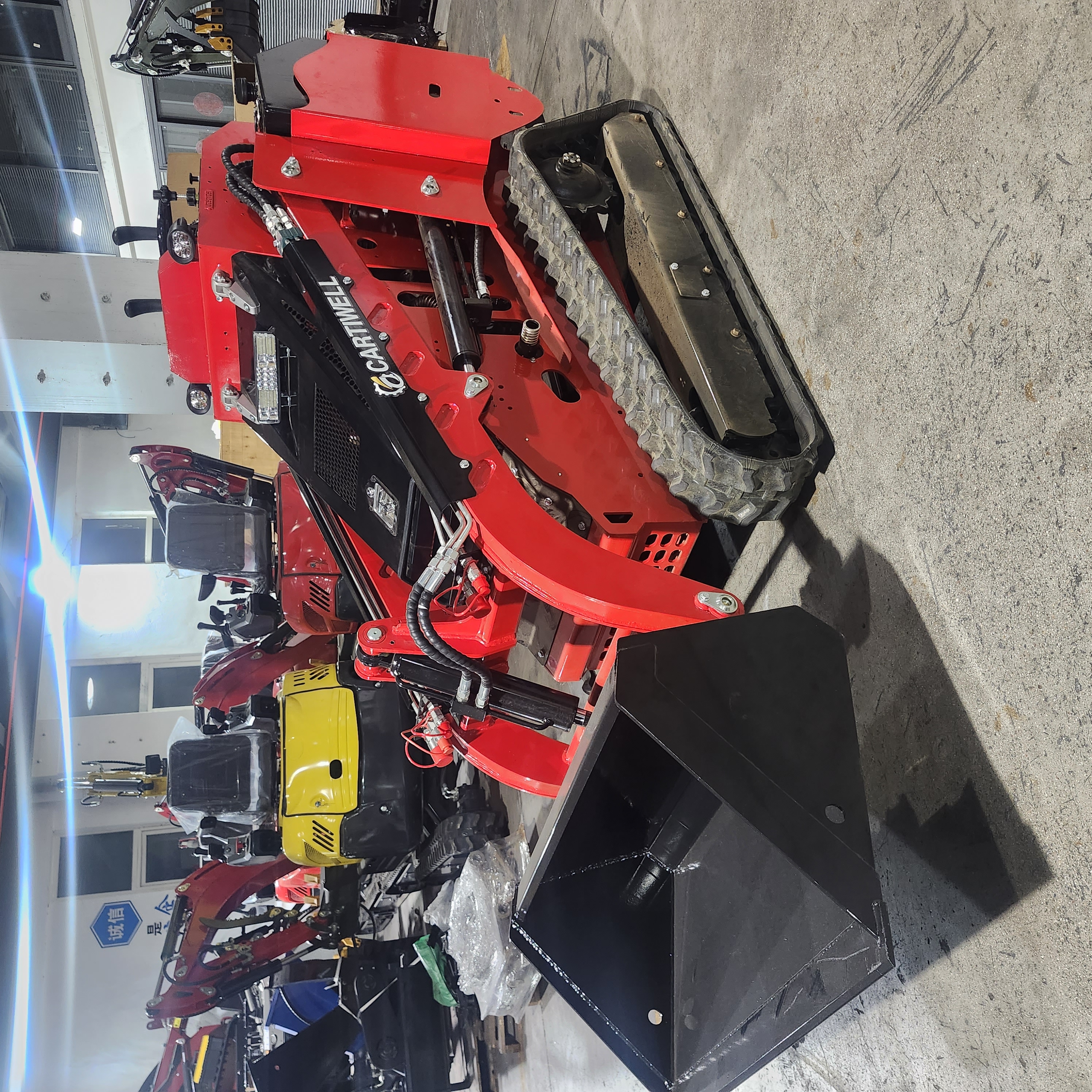 Entrega rápida Cartiwell CE EURO5 EPA minicargadora compacta de 1400 kg multifuncional para limpieza de nieve con motor Kubota, cargadoras de orugas