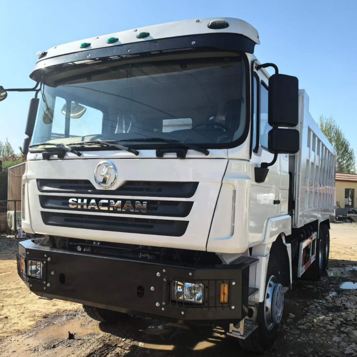 Camión volquete HOWO 6×4, 371 HP, emisiones Euro II, bomba mecánica Weichai. El motor cumple con las normas de exportación.