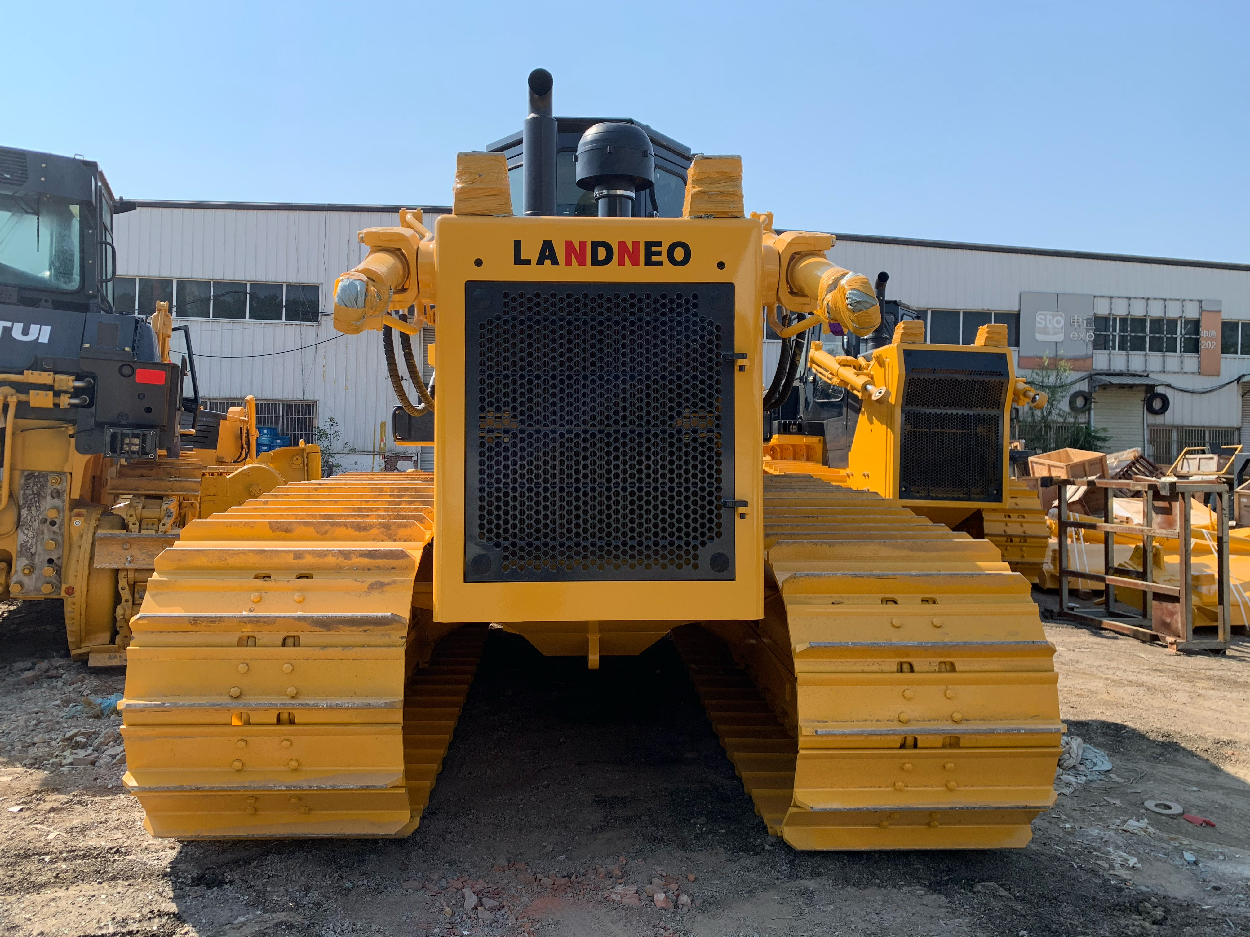 LANDNEO SD22S 220HP Desert & Swamp Bulldozer | WP12 Engine, 25.7T Operating Weight, 550mm Ground Clearance | SHENTUI Heavy-Duty Crawler Dozer for Mining & Forestry