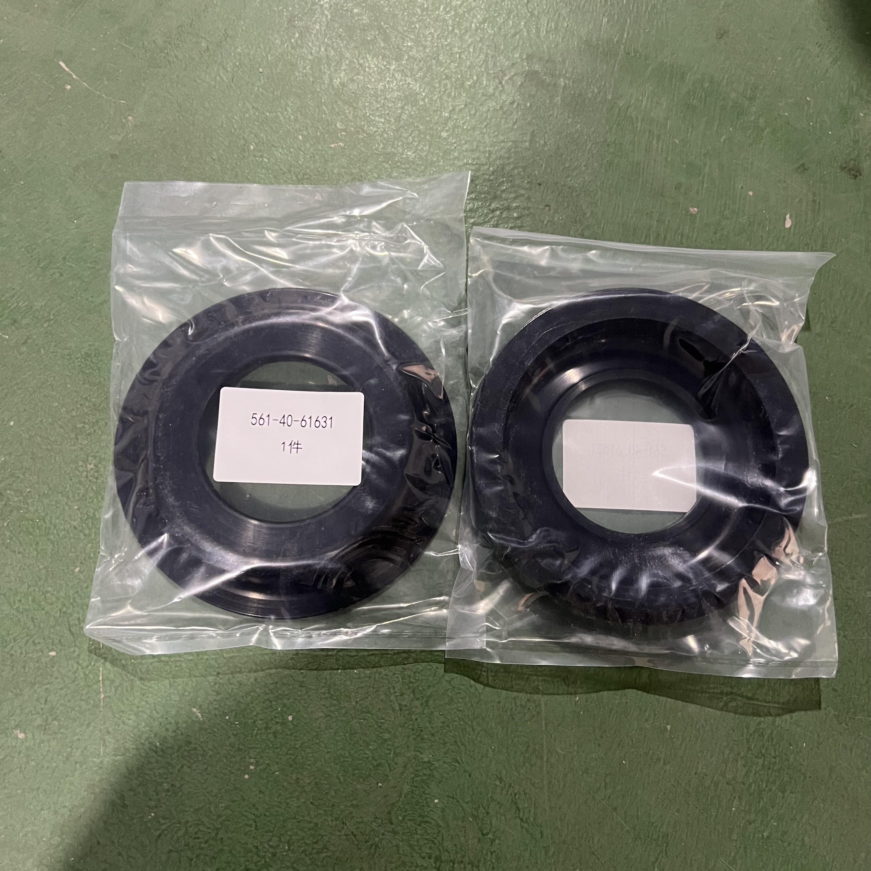 FUELLE PARA CAMIÓN VOLQUETE HD985 561-40-61631