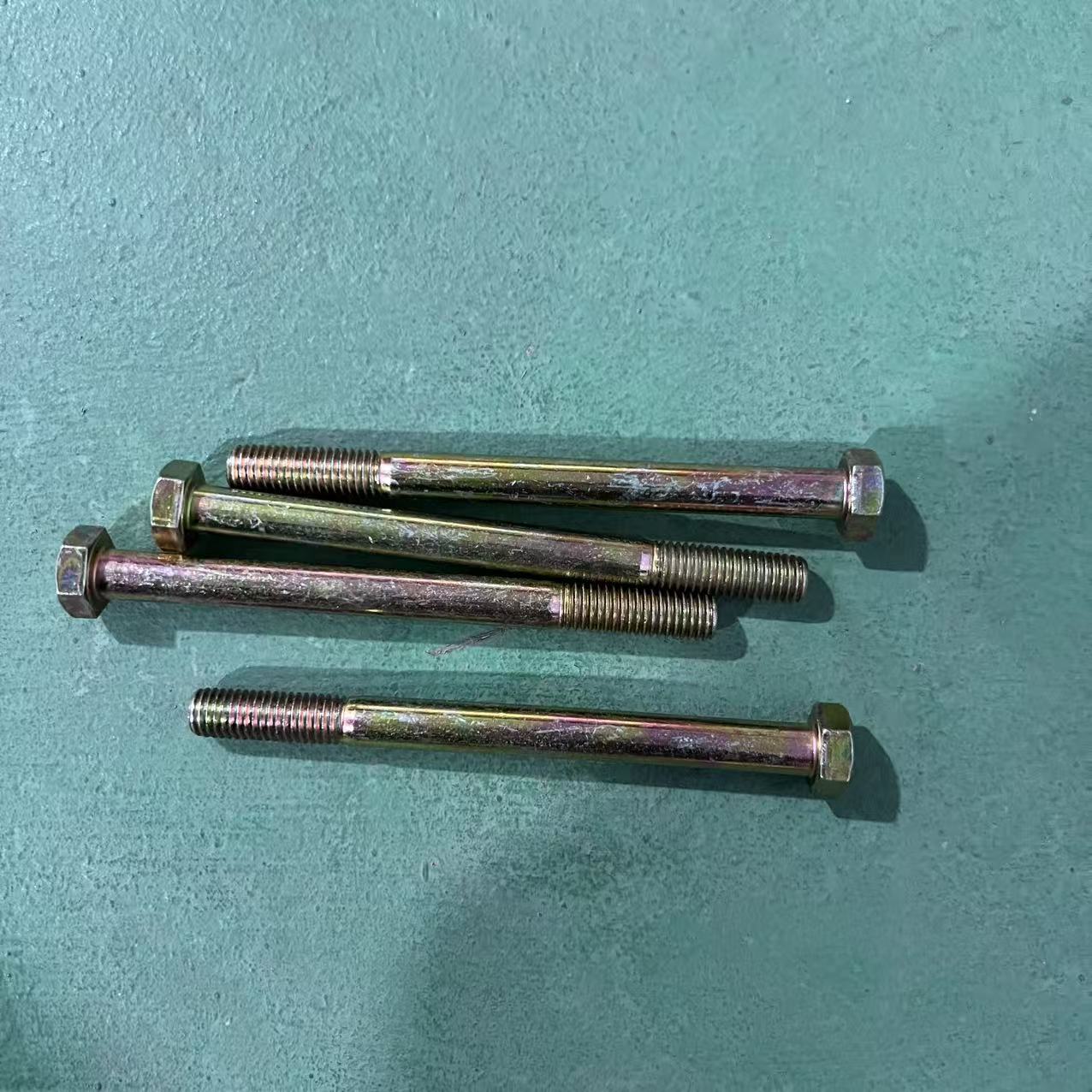 مسمار جرافة D85 رقم 01011-81020