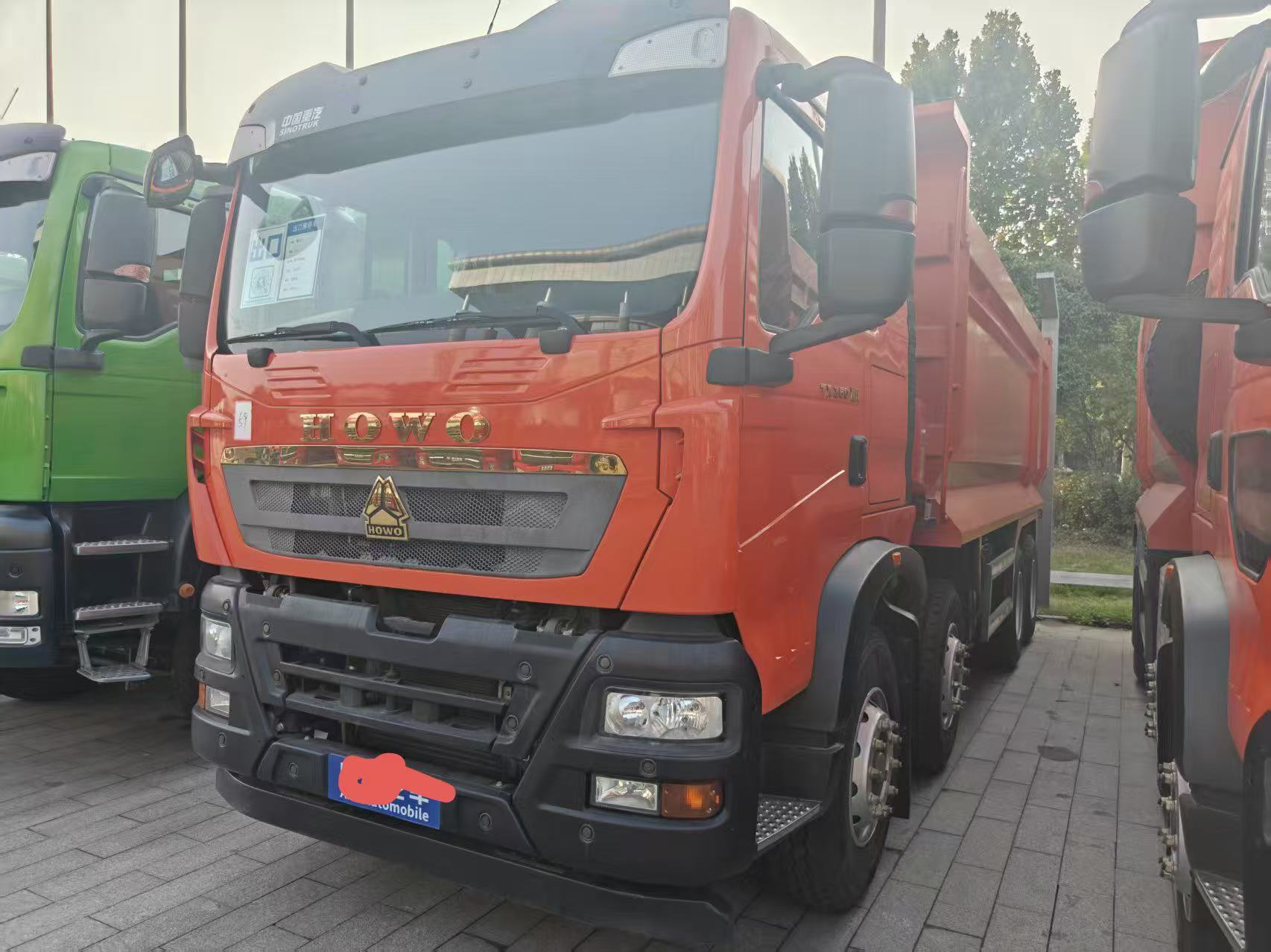 Camión volquete SINOTRUK HOWO TX 8X4 7.8m con volante a la izquierda