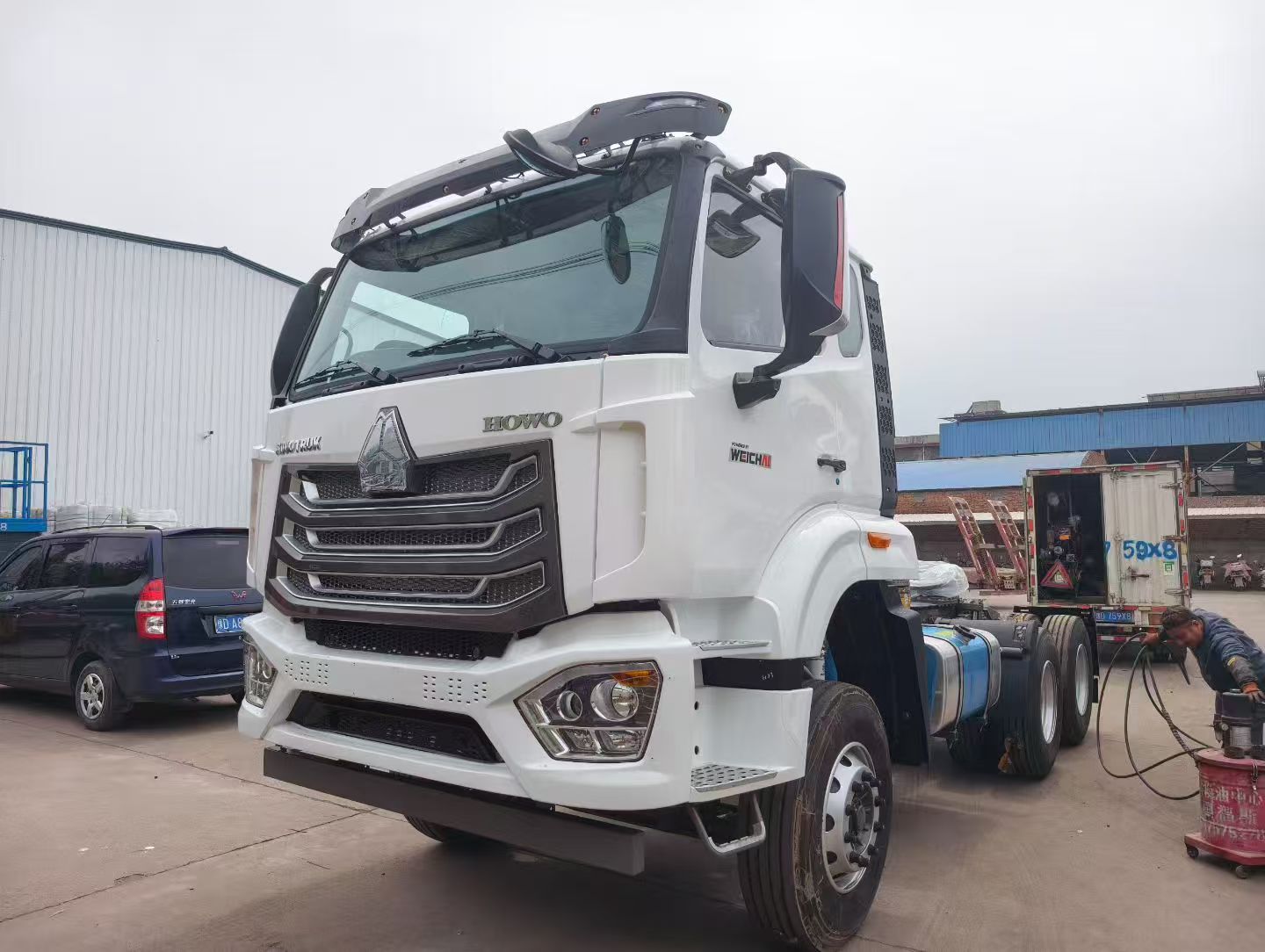 Camión tractor SINOTRUK HOWO NX 6x4 371HP Euro2 ZZ4257V344JB1 con volante a la izquierda para transporte de contenedores en semirremolque